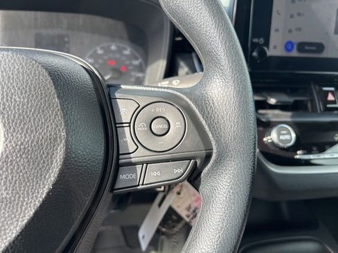 Used 2025 Toyota Corolla LE image 19