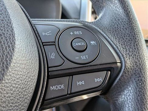 Used 2025 Toyota RAV4 XLE AWD/4WD image 12
