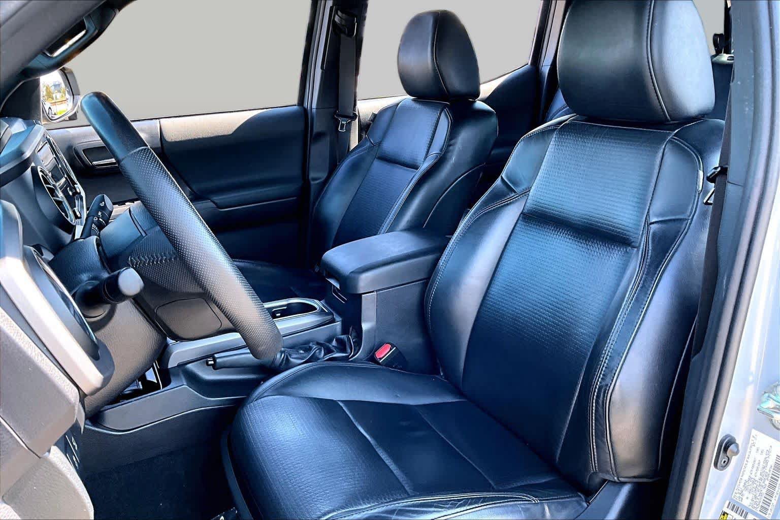 Certified 2020 Toyota Tacoma TRD Sport w/ TRD Premium Sport Package AWD/4WD image 7