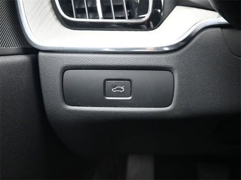 Used 2025 Volvo XC60 B5 Plus image 26