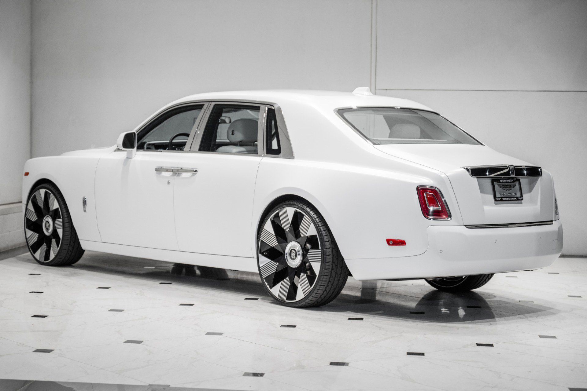Used 2018 Rolls-Royce Phantom Sedan RWD image 7