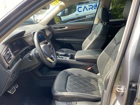 Used 2024 Volkswagen Atlas SEL Premium R-Line image 12