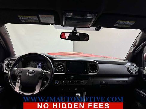 Used 2016 Toyota Tacoma TRD Sport image 12