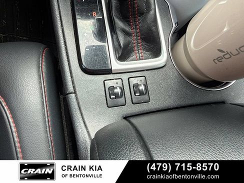 Used 2019 Toyota Highlander SE FWD image 25
