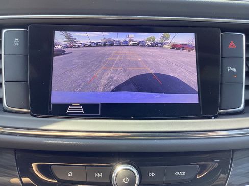 Used 2021 Buick Enclave Essence image 23