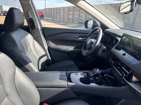 Certified 2026 Nissan Rogue SL FWD image 27