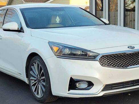 Used 2017 Kia Cadenza Premium w/ Luxury Package image 8