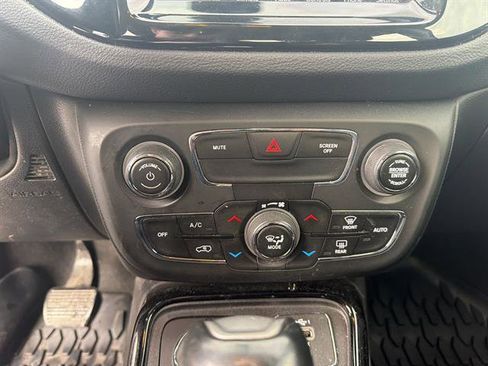 Used 2020 Jeep Compass Limited image 16
