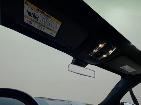 Used 2022 Mercedes-Benz GLB 250 4MATIC w/ Premium Package Lite image 12