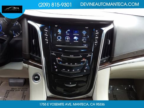 Used 2017 Cadillac Escalade Premium Luxury image 25