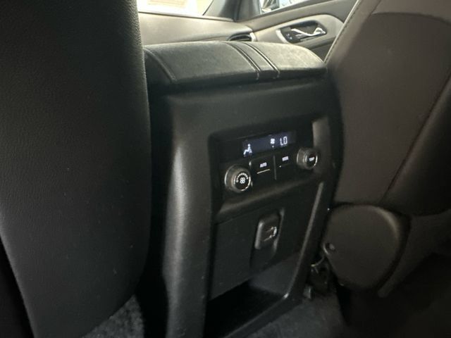 Used 2022 Chevrolet Traverse LT AWD/4WD image 15