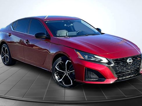 Used 2023 Nissan Altima 2.5 SR w/ SR Premium Package image 22