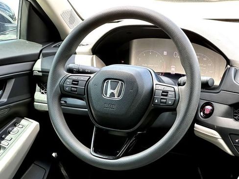 Used 2025 Honda Accord SE image 31