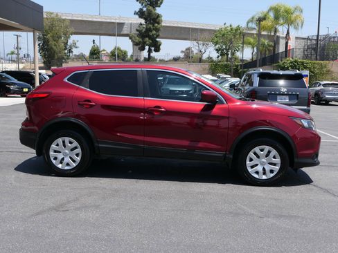 Used 2019 Nissan Rogue Sport S FWD image 2