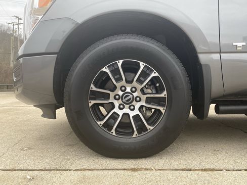 Used 2024 Nissan Titan SV w/ SV Convenience Package image 40