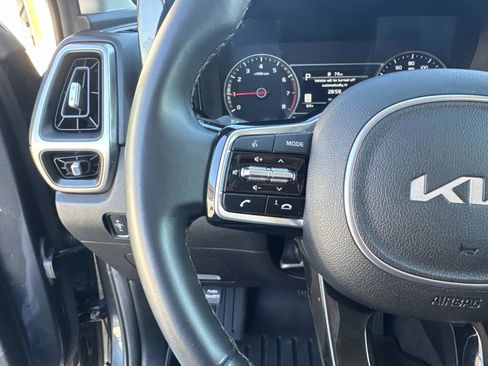 Used 2023 Kia Sorento S image 22
