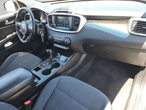 Used 2018 Kia Sorento FWD image 27