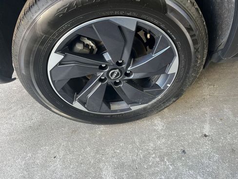 Used 2025 Nissan Rogue SV image 30