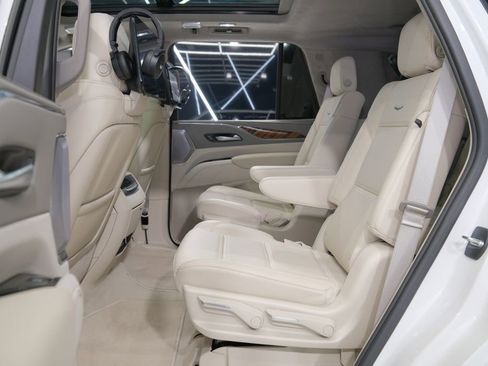 Used 2024 Cadillac Escalade Sport Platinum w/ LPO, ONYX Package image 36