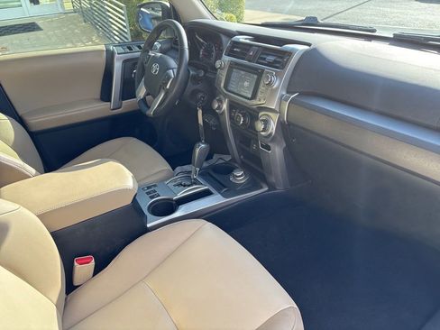 Used 2019 Toyota 4Runner SR5 Premium image 14