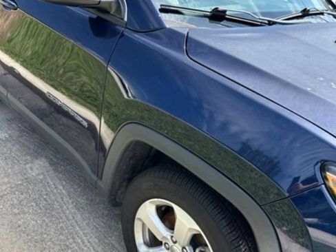 Used 2019 Jeep Compass Latitude FWD image 1