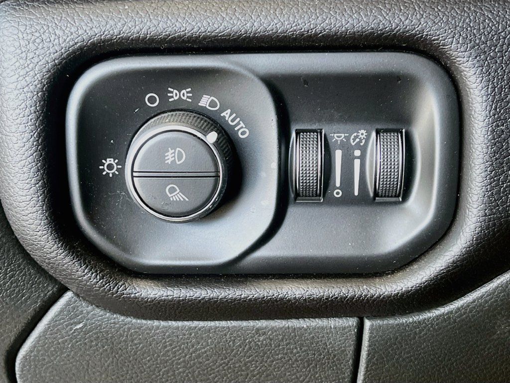 Used 2022 RAM 2500 Laramie w/ Night Edition AWD/4WD image 10