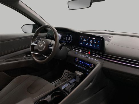Certified 2025 Hyundai Elantra SEL FWD image 18