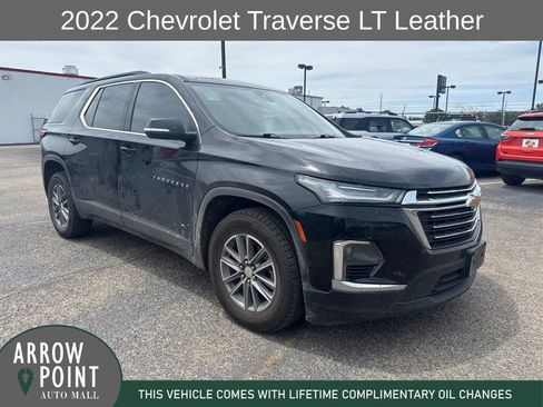 Used 2022 Chevrolet Traverse LT FWD image 1