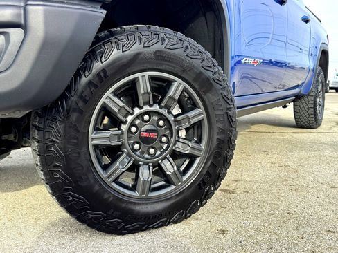 Used 2024 GMC Sierra 1500 AT4X image 2