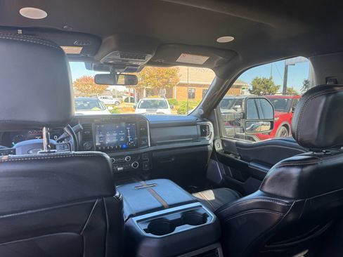 Used 2024 Ford F250 Platinum image 17