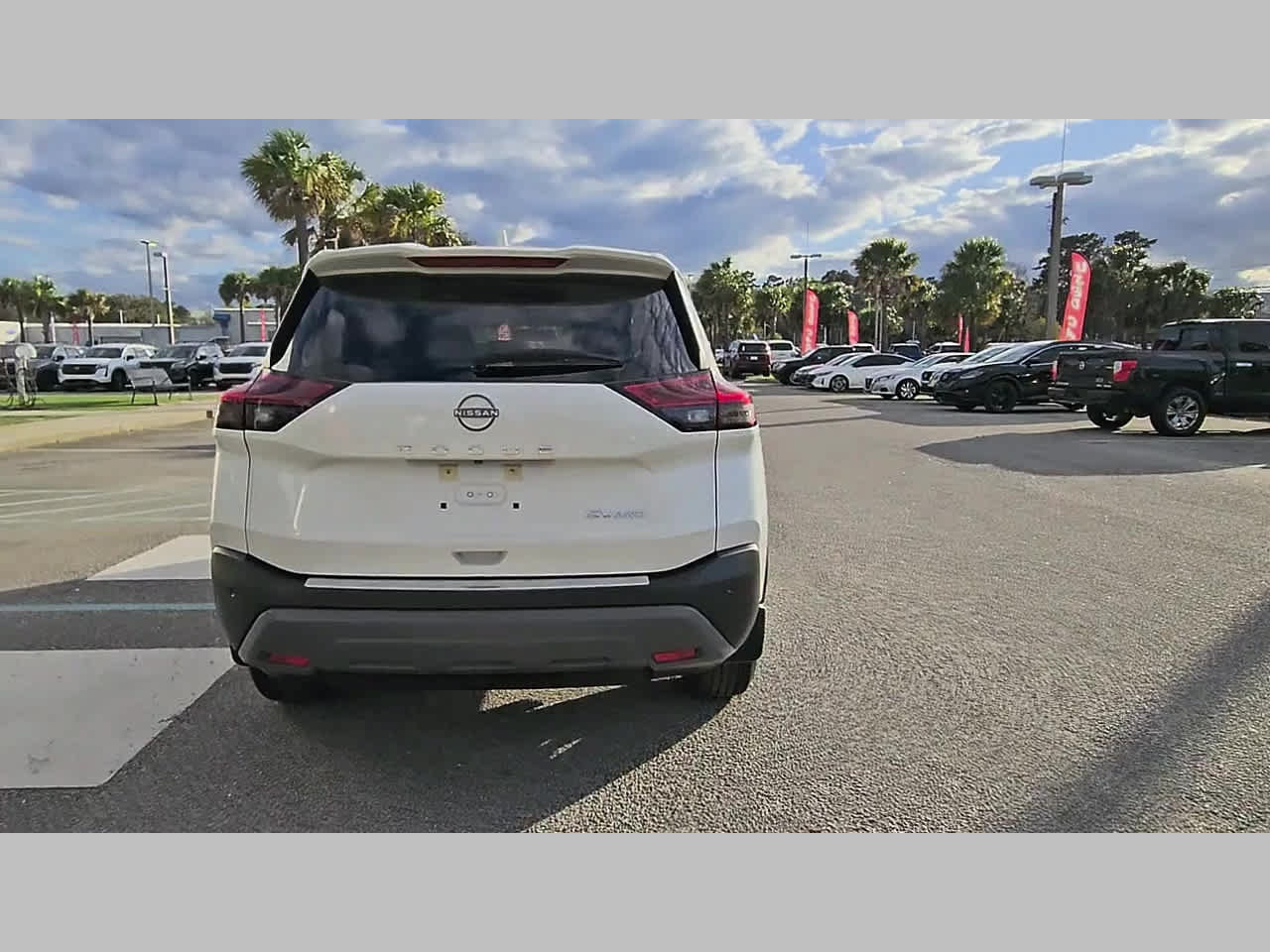 Used 2023 Nissan Rogue SV AWD/4WD image 30