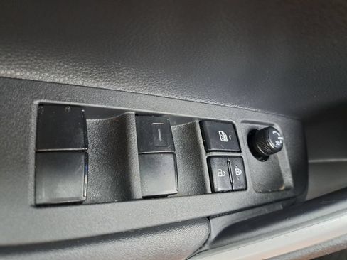 Used 2025 Toyota Corolla Cross XLE FWD image 17