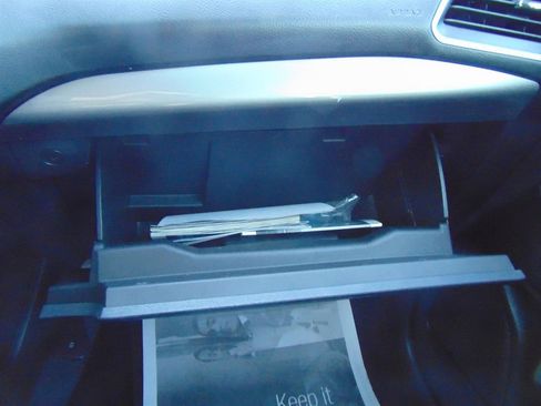 Used 2021 Ford Edge SE image 25