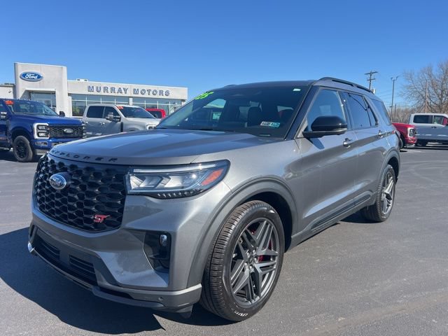Used 2025 Ford Explorer ST AWD/4WD image 3
