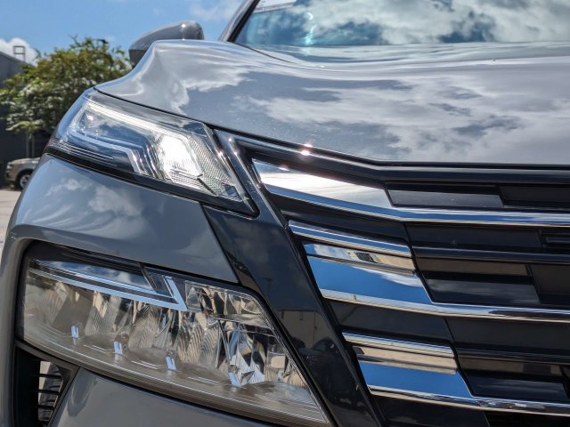 Certified 2025 Nissan Rogue Platinum FWD image 10