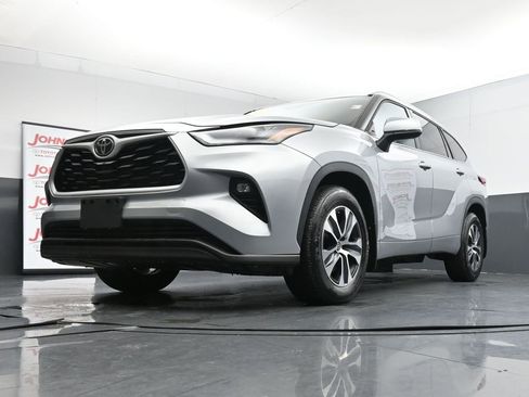 Used 2022 Toyota Highlander XLE image 30