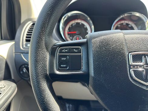 Used 2019 Dodge Grand Caravan SE w/ UConnect Hands-Free Group FWD image 19