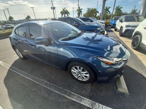Used 2018 MAZDA MAZDA3 Sport FWD image 2