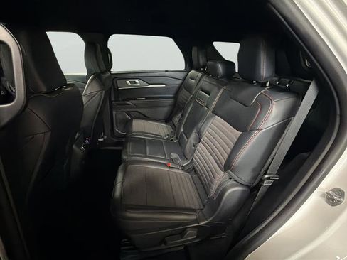 Used 2025 Ford Explorer ST-Line w/ ST-Line Street Pack image 32