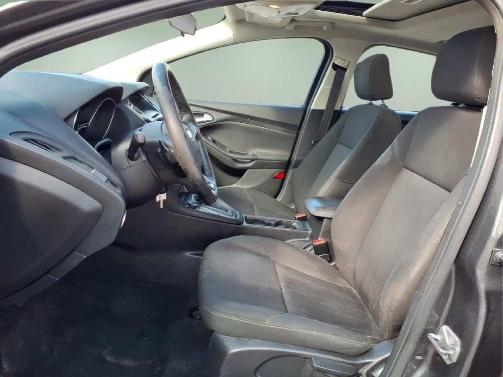 Used 2015 Ford Focus SE w/ SE Sport Package FWD image 15