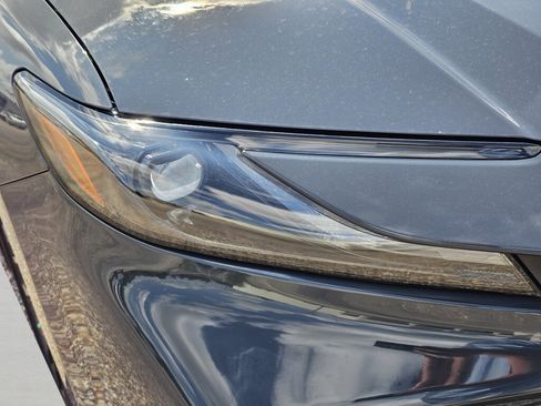 Used 2025 Toyota Camry SE w/ Convenience Package FWD image 4