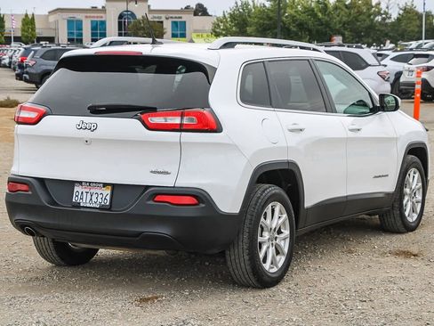 Used 2018 Jeep Cherokee Latitude image 4