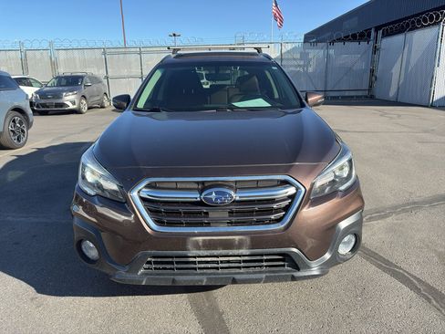 Used 2019 Subaru Outback 3.6R Touring image 2