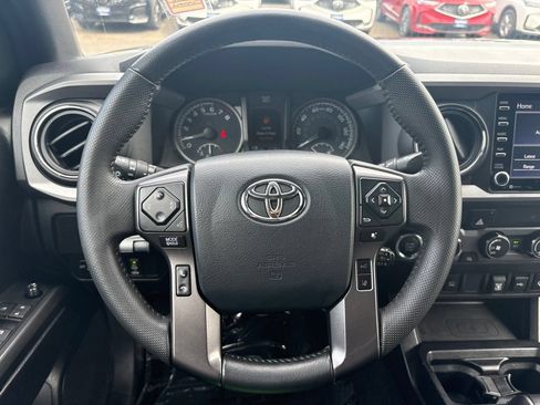 Used 2020 Toyota Tacoma TRD Off-Road AWD/4WD image 15