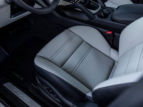 Certified 2025 Porsche Cayenne Coupe image 25