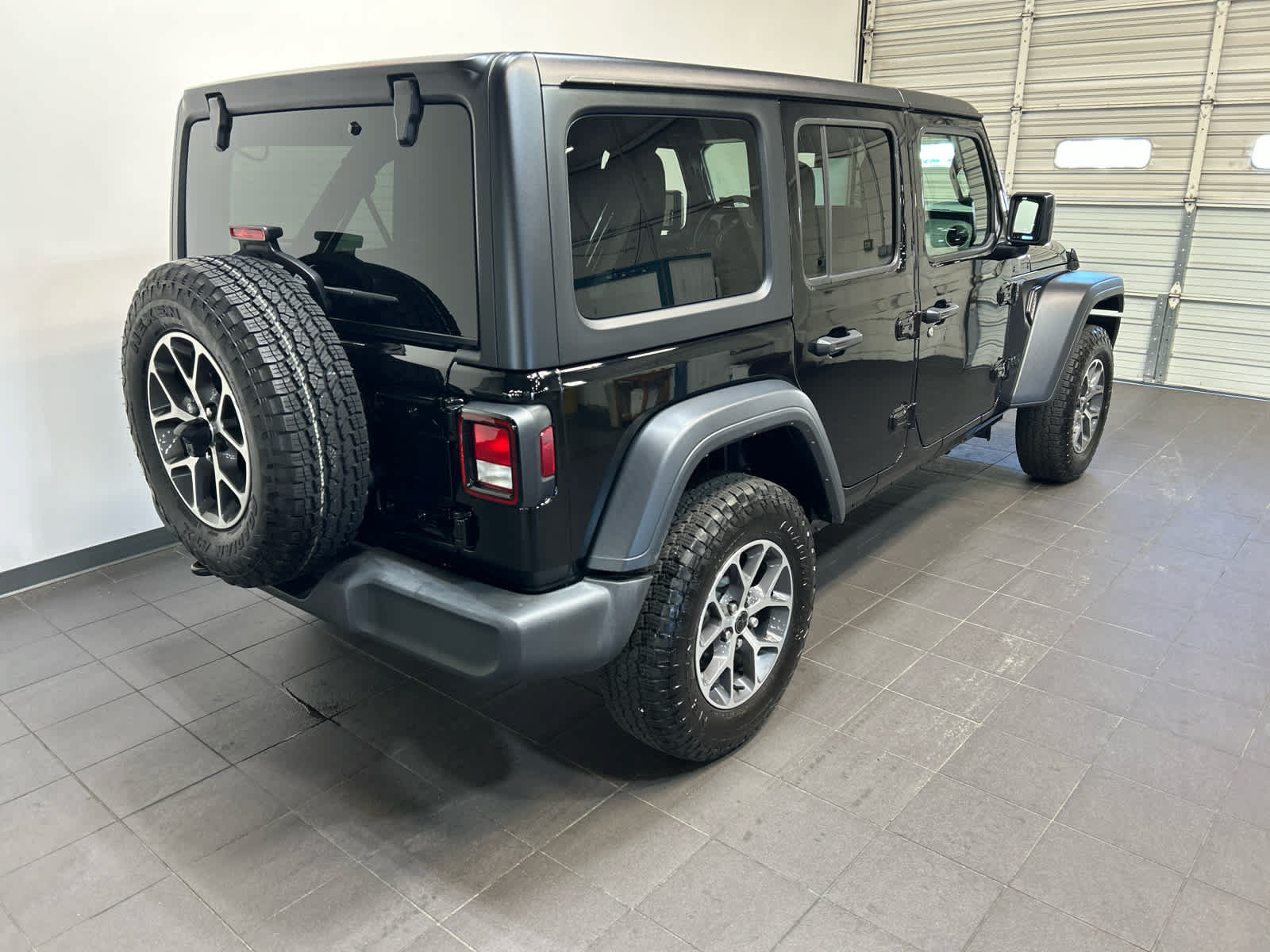 Used 2024 Jeep Wrangler Unlimited Sport AWD/4WD image 3