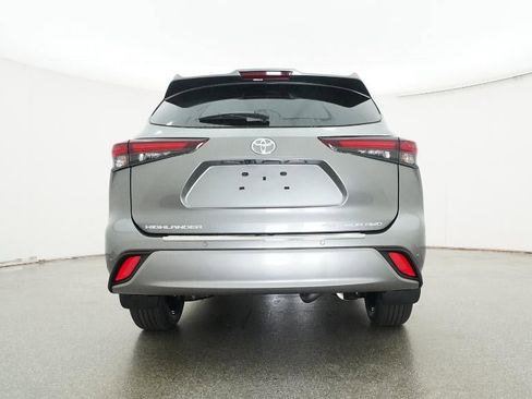 New 2026 Toyota Highlander Platinum image 56