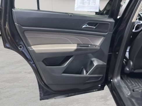 Used 2022 Volkswagen Atlas SE image 44