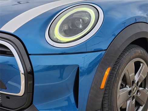 Used 2022 MINI Cooper 2-Door Hardtop image 5