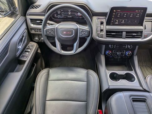 Used 2024 GMC Yukon SLT w/ SLT Luxury Package RWD image 17